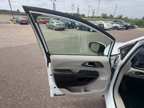 2021 Chrysler Voyager L