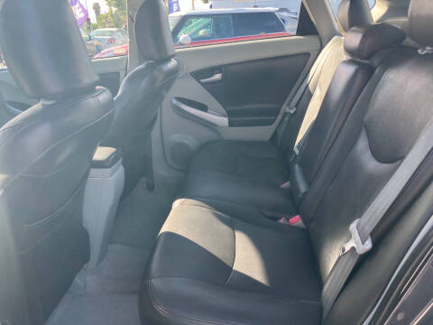 2010 Toyota Prius III