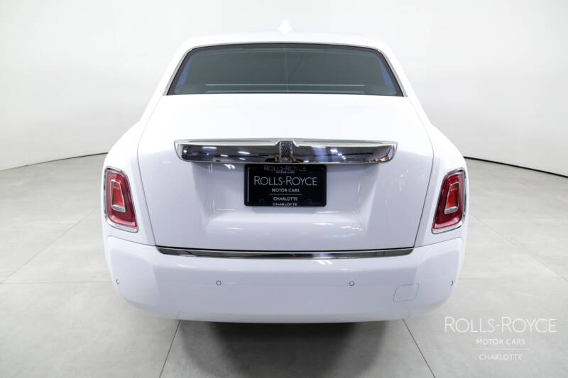 2024 Rolls-Royce Phantom EWB