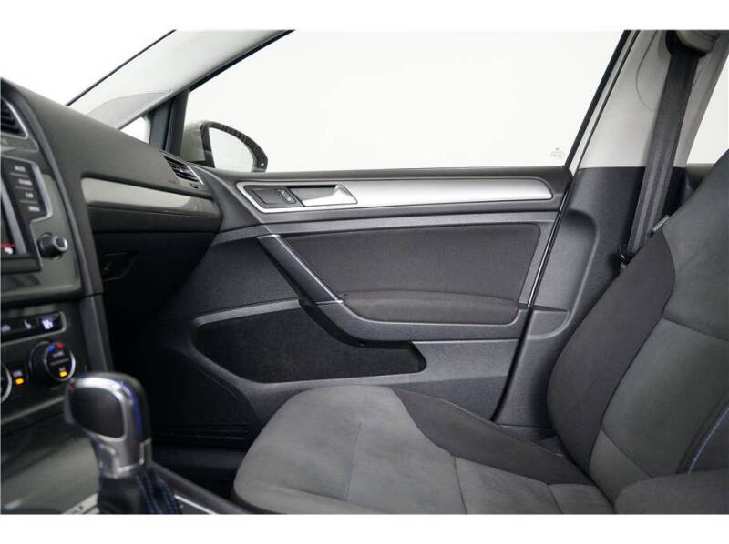 2016 Volkswagen e-Golf SE