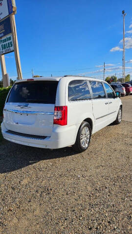 2016 Chrysler Town and Country Touring-L