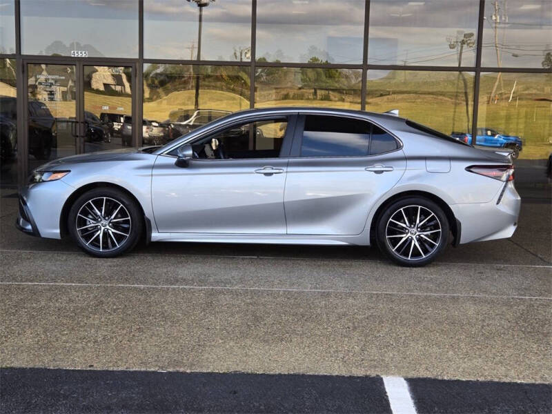 2024 Toyota Camry Hybrid SE