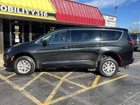 2023 Chrysler Voyager LX