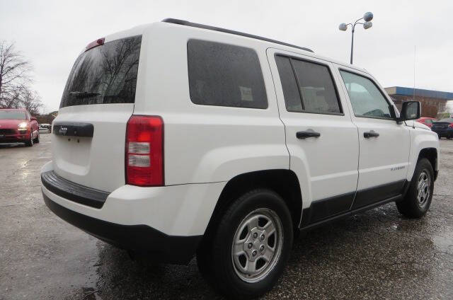 2011 Jeep Patriot null photo 25