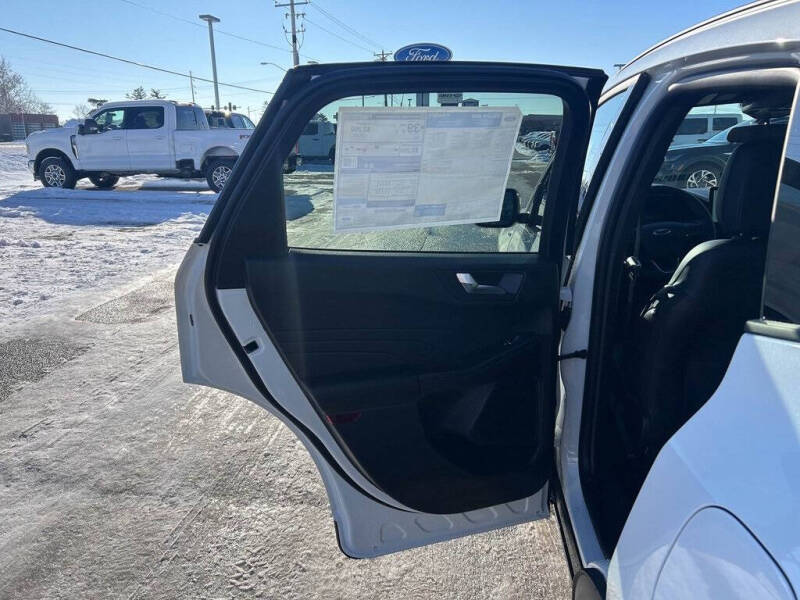 2026 Ford Escape Hybrid ST-Line Select