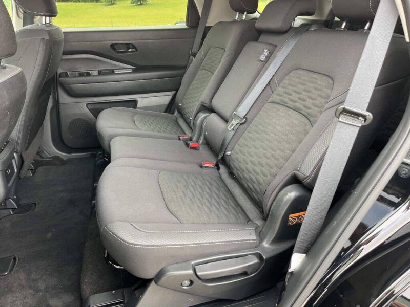 2025 Nissan Pathfinder SV