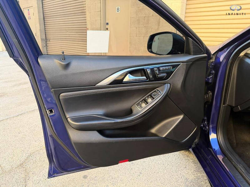 2017 Infiniti QX30