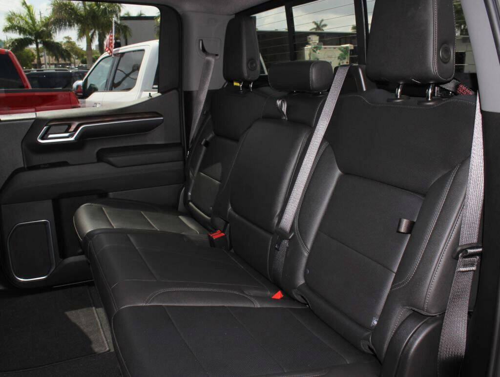 2022 GMC Sierra 1500  - $56,995