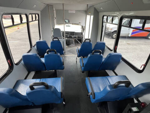 2014 Chevrolet Express C-4500 Shuttle Bus