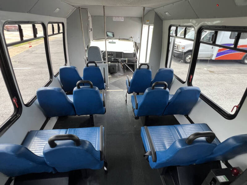 2014 Chevrolet Express C-4500 Shuttle Bus