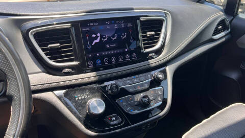 2019 Chrysler Pacifica Limited 35th Anniversary