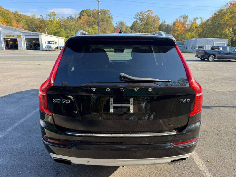 2017 Volvo XC90 T6 Momentum