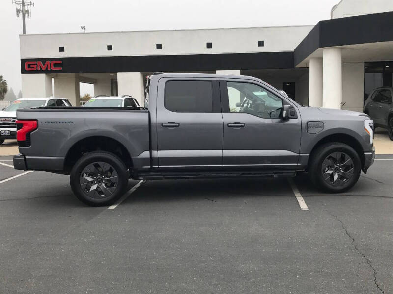 2022 Ford F-150 Lightning Lariat