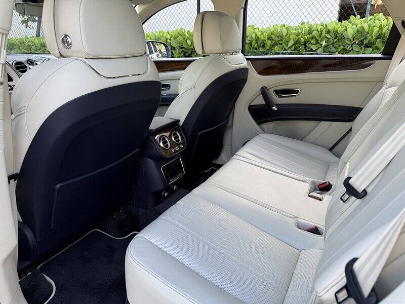 2018 Bentley Bentayga 25