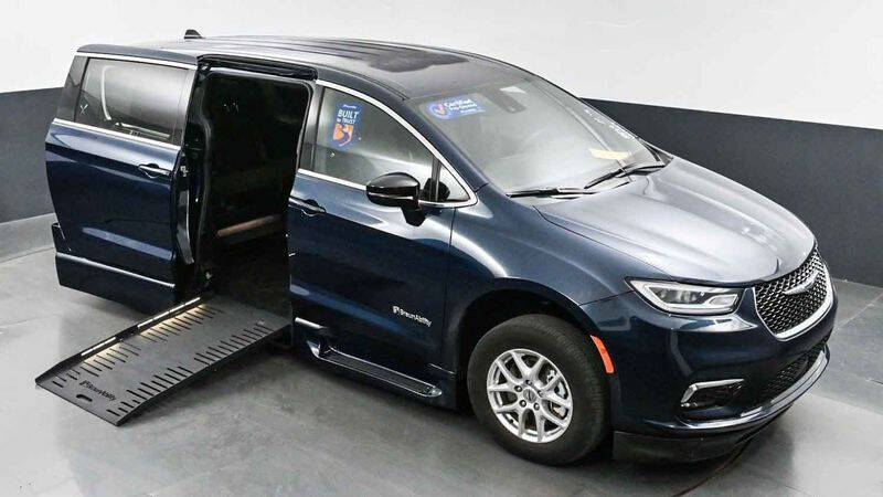 2024 Chrysler Pacifica Touring