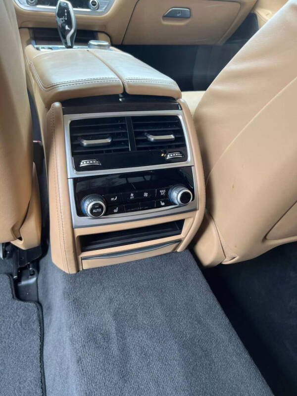 2022 BMW 7 Series 740i