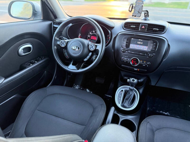 2017 Kia Soul +