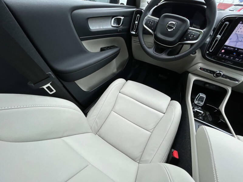 2026 Volvo XC40 B5 Plus