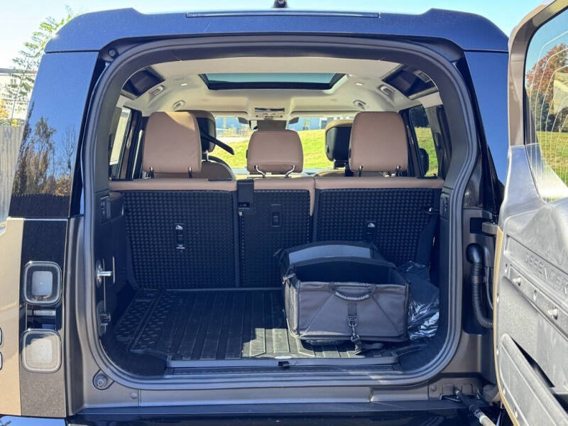 2026 Land Rover Defender 110 P300 S