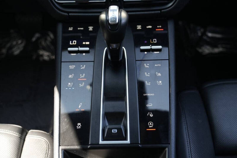 2023 Porsche Macan T