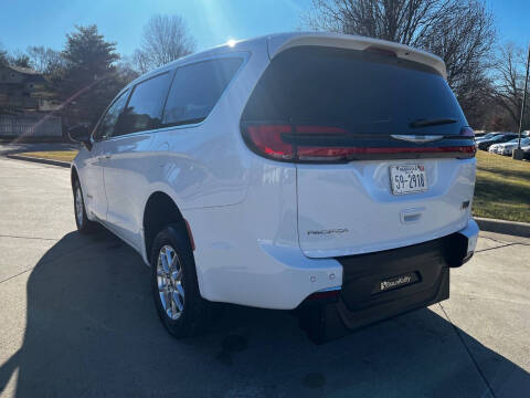 2024 Chrysler Pacifica Touring