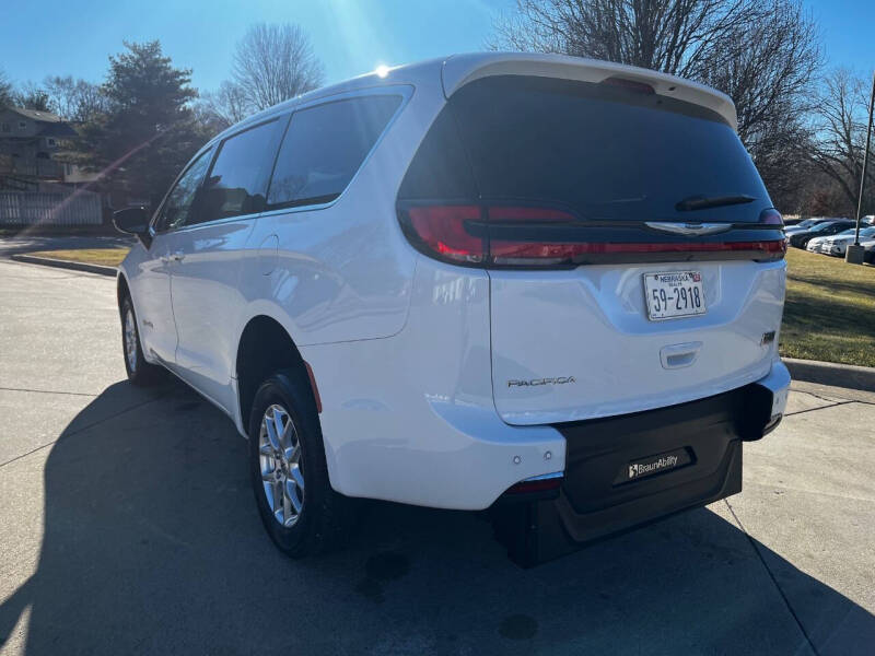 2024 Chrysler Pacifica Touring