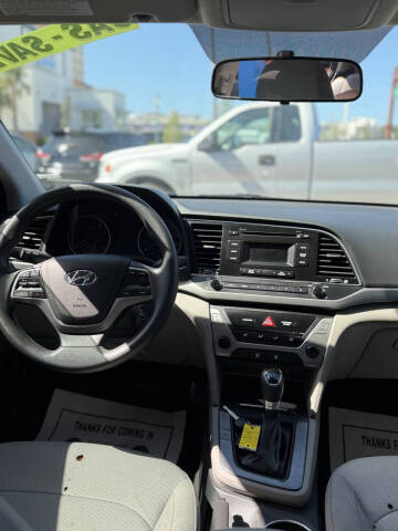 2017 Hyundai Elantra SE