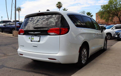 2022 Chrysler Voyager LX