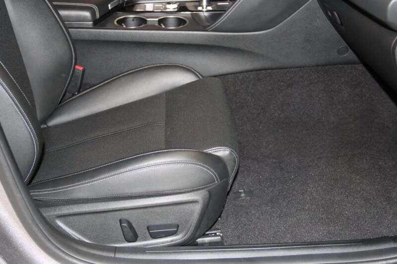 2023 Genesis G70