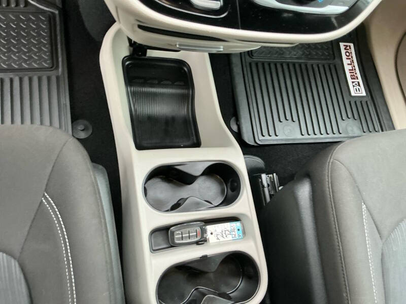 2024 Chrysler Voyager LX
