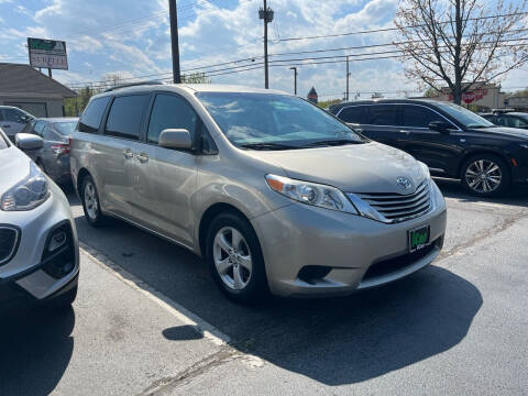 2017 Toyota Sienna for sale at iCar Auto Sales in Howell NJ