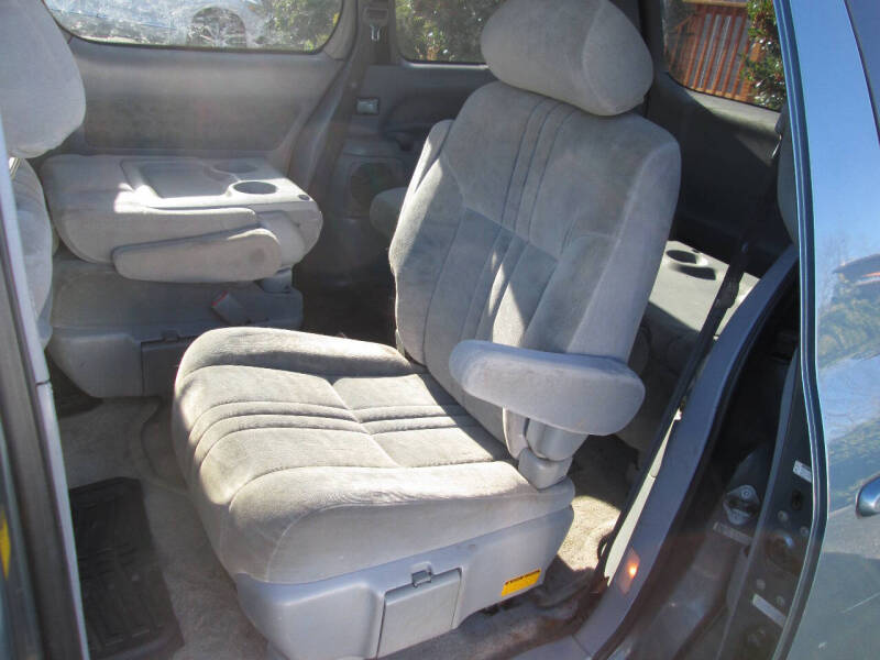 2002 Toyota Sienna LE photo 11