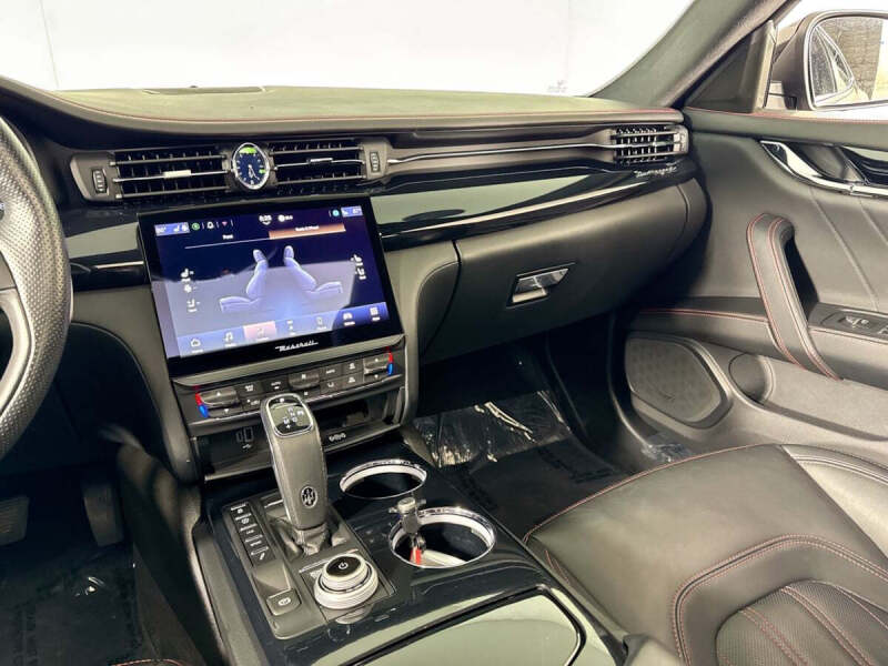 2023 Maserati Quattroporte Modena Q4