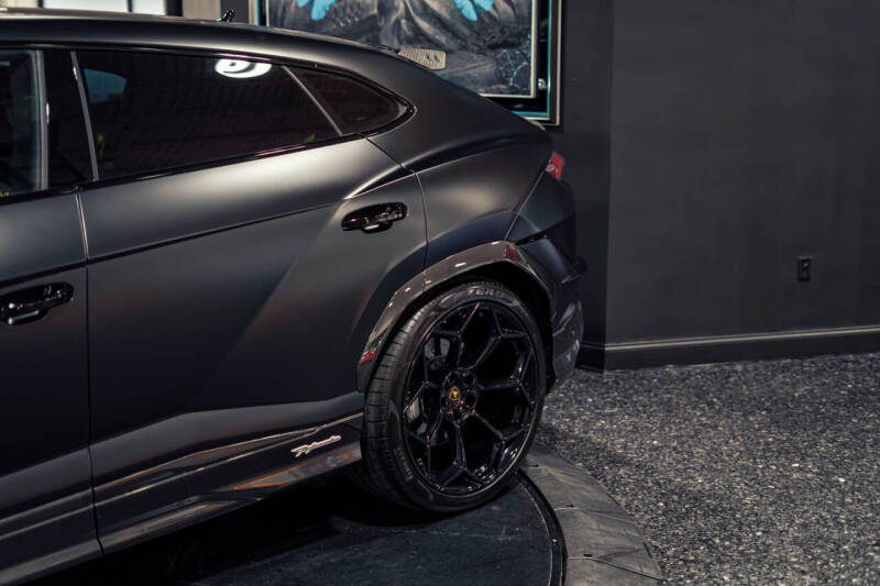 2023 Lamborghini Urus Performante