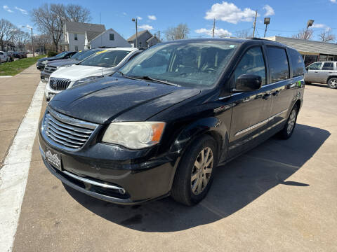 2013 Chrysler Town and Country for sale at Corridor Motors in Cedar Rapids IA