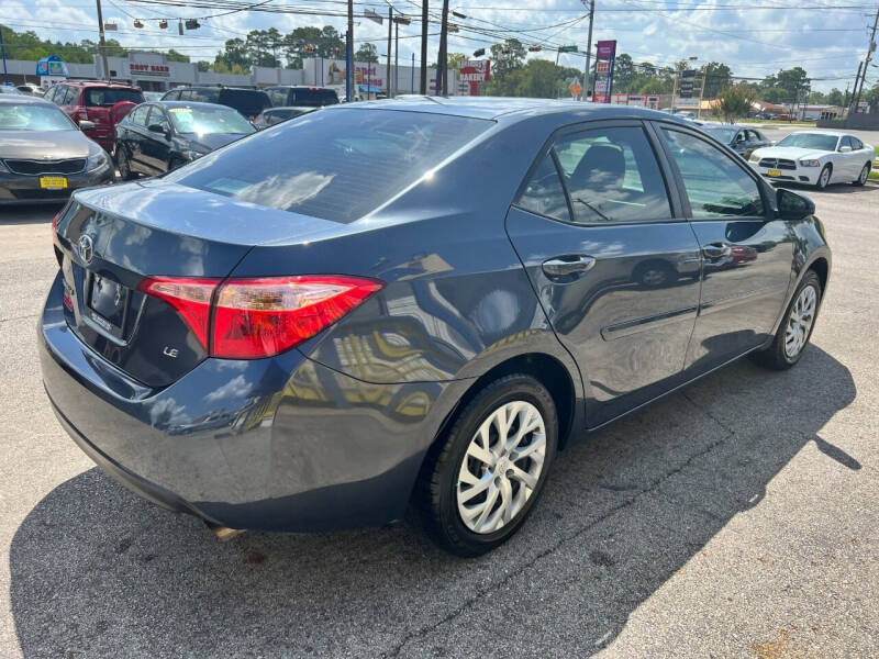 2018 Toyota Corolla LE photo 10