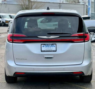2024 Chrysler Pacifica Touring L