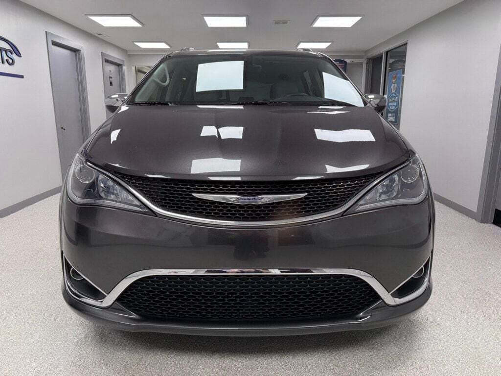 2017 Chrysler Pacifica for sale at Conway Imports in   Streamwood, IL