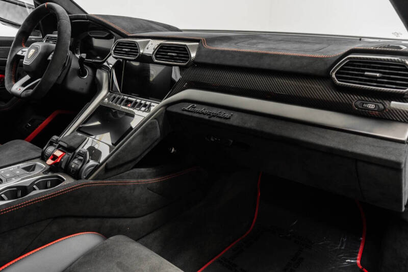 2024 Lamborghini Urus Performante