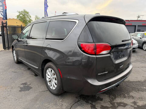 2018 Chrysler Pacifica Touring L