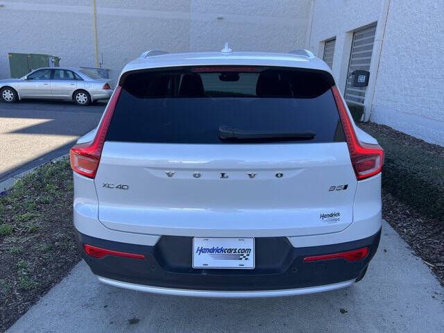 2025 Volvo XC40 B5 Core Bright Theme