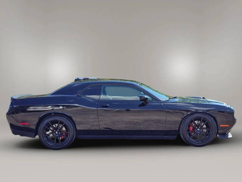 2017 Dodge Challenger 392 HEMI Scat Pack Shaker