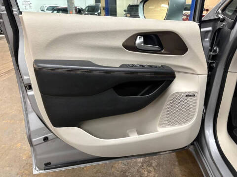 2017 Chrysler Pacifica Touring-L Plus