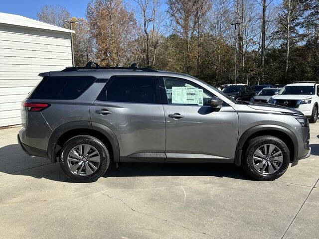 2025 Nissan Pathfinder SV