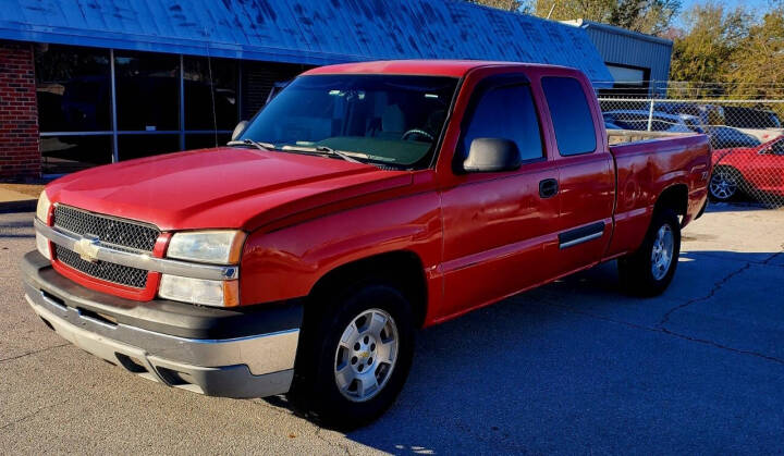 2005 Chevrolet Silverado 1500 for sale at DURANGO AUTO CENTER LLC in Tulsa, OK