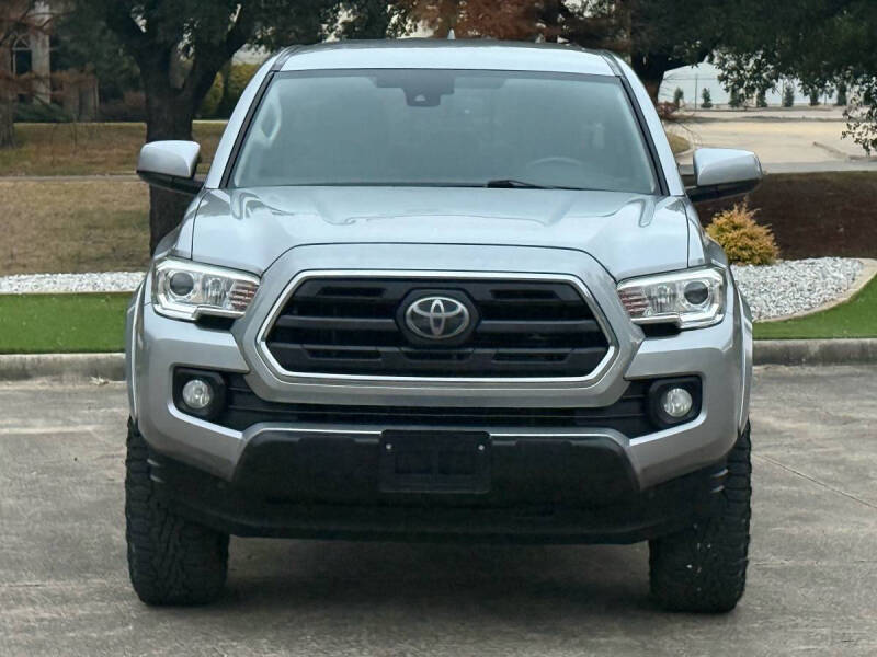 2019 Toyota Tacoma SR5's photo