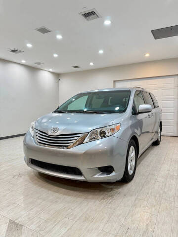 2017 Toyota Sienna LE 8-Passenger