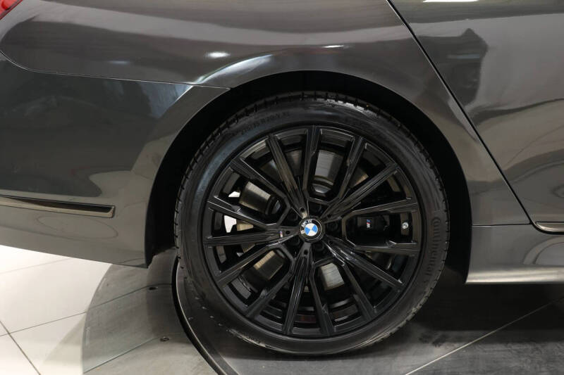 2022 BMW 7 Series M760i xDrive