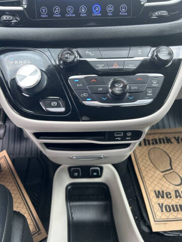2017 Chrysler Pacifica Touring-L