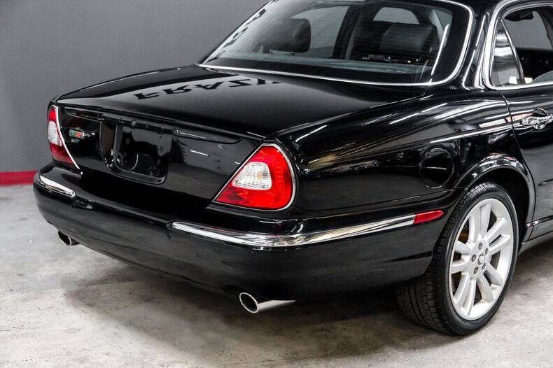 2004 Jaguar XJR